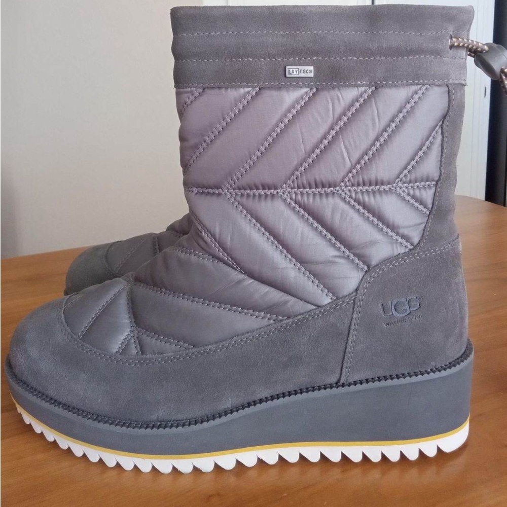 Ugg Beck Boot Charcoal Women's Size 8 brand new. No box